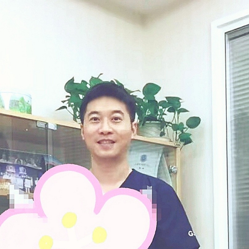 大手牵小手的第二张照片--汕头相亲服务中心