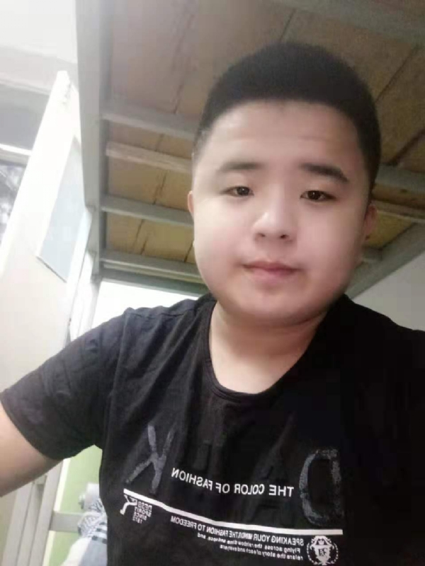 打小就爱淘气的第一张照片--汕头相亲服务中心