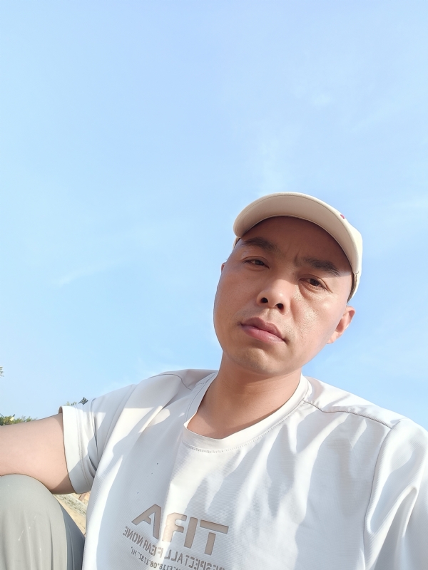 哥哥的第一张照片--汕头相亲服务中心