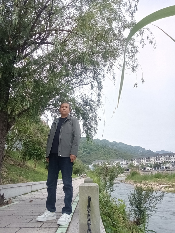 飞雪飘零的第一张照片--汕头相亲服务中心