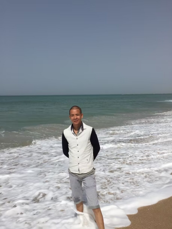 飞雪飘零的第二张照片--汕头相亲服务中心