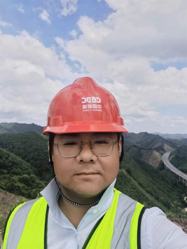 冰城小土匪的第一张照片--汕头相亲服务中心