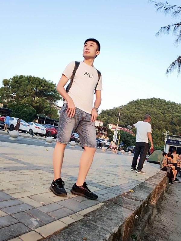 俊皓的第一张照片--汕头相亲服务中心