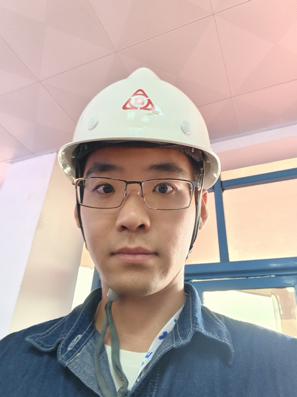 何鹏宇的第二张照片--汕头相亲服务中心