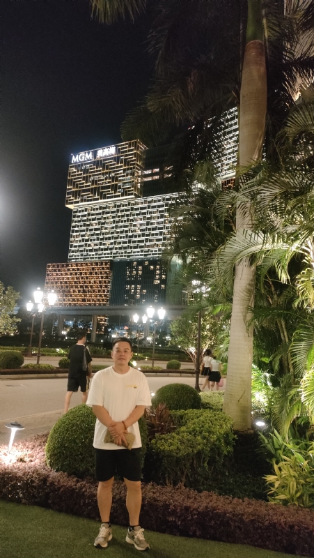 熟悉的身影的第一张照片--汕头相亲服务中心