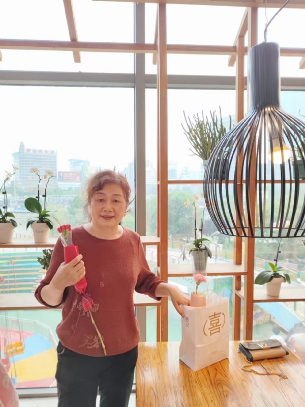 静香的第一张照片--汕头相亲服务中心