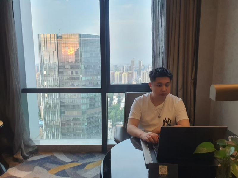 ying的第一张照片--汕头相亲服务中心