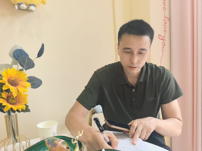 笑看一切的第二张照片--汕头相亲服务中心