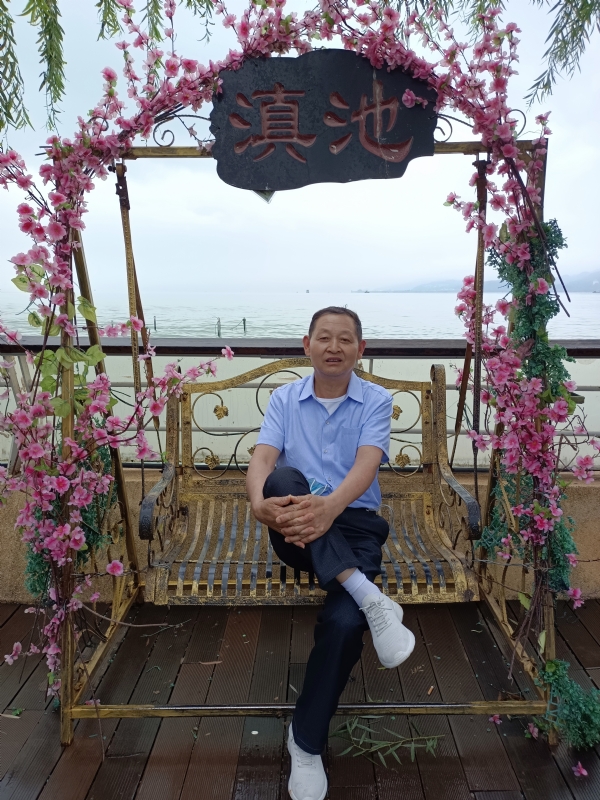 奋斗的第一张照片--汕头相亲服务中心