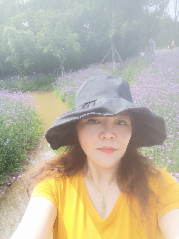 宛霞的第三张照片--汕头相亲服务中心