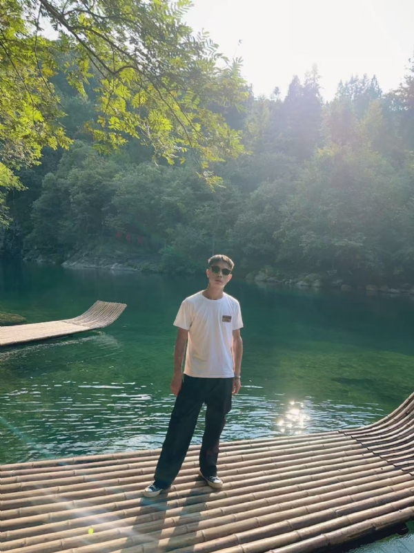 林言的第三张照片--汕头相亲服务中心