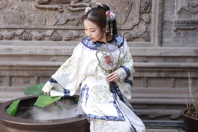 认真的雪的第一张照片--汕头相亲服务中心