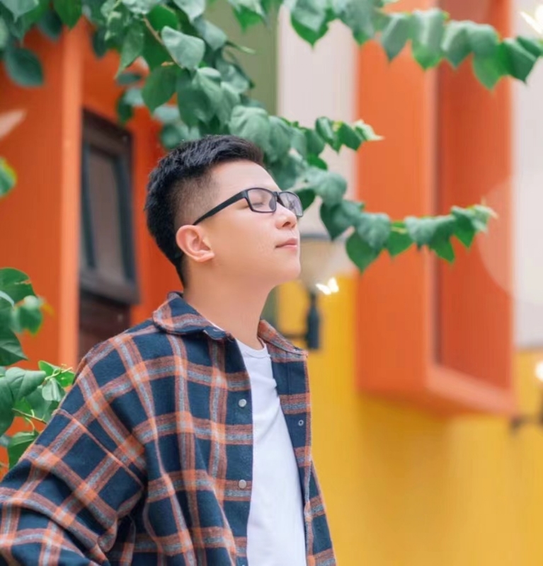 版本之子的第一张照片--汕头相亲服务中心